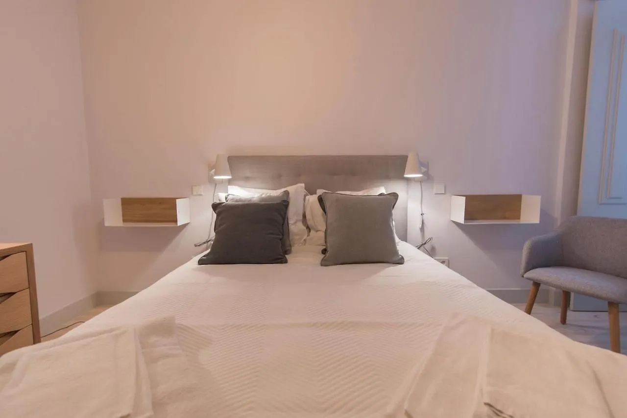 Lovelystay - Charming 3 Bedroom Wonder Downtown Lisboa 0*,  Portugalsko