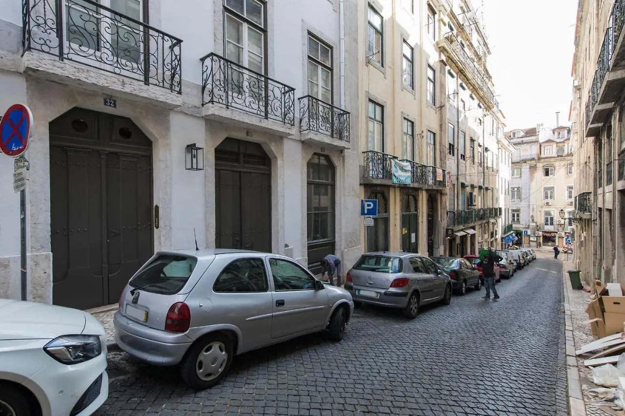 Lovelystay - Charming 3 Bedroom Wonder Downtown Lisbon 0*,