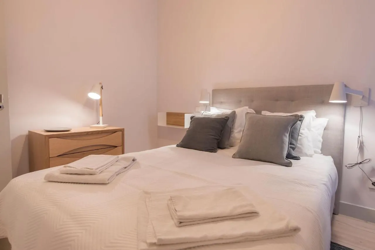 Lovelystay - Charming 3 Bedroom Wonder Downtown Lisbon 0*,