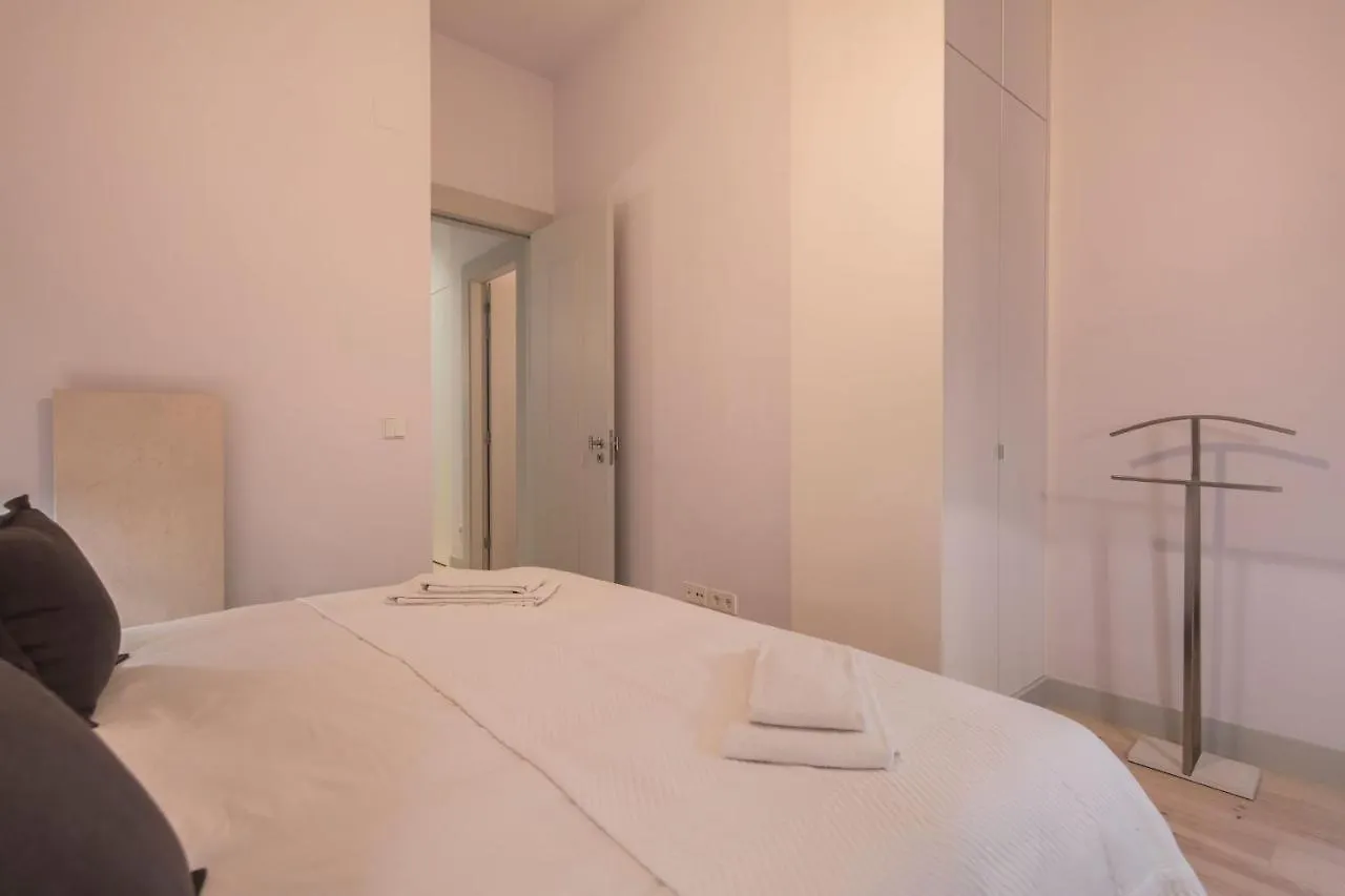 Lovelystay - Charming 3 Bedroom Wonder Downtown Lisbon