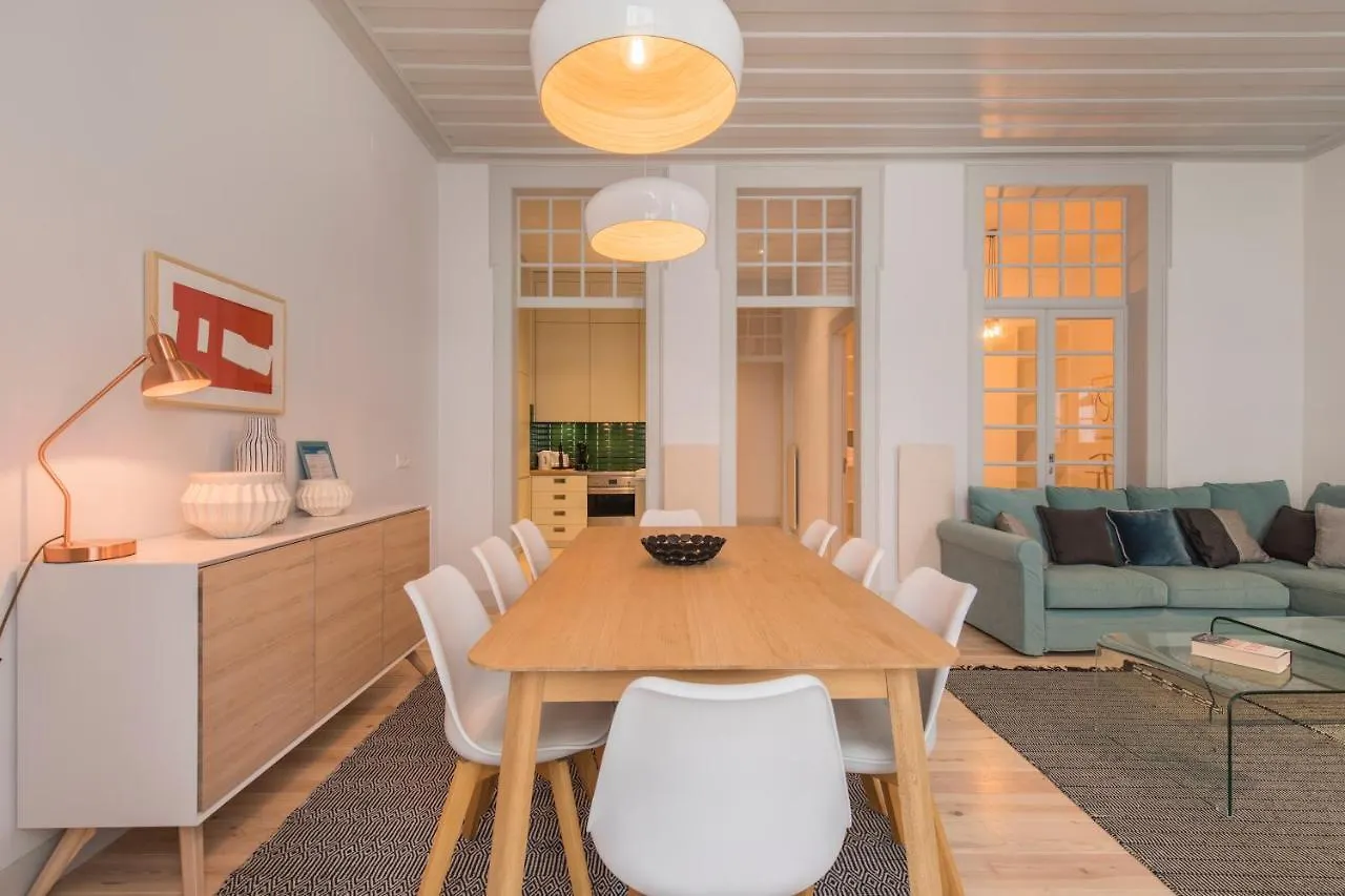 Lovelystay - Charming 3 Bedroom Wonder Downtown Lisbon Apartment