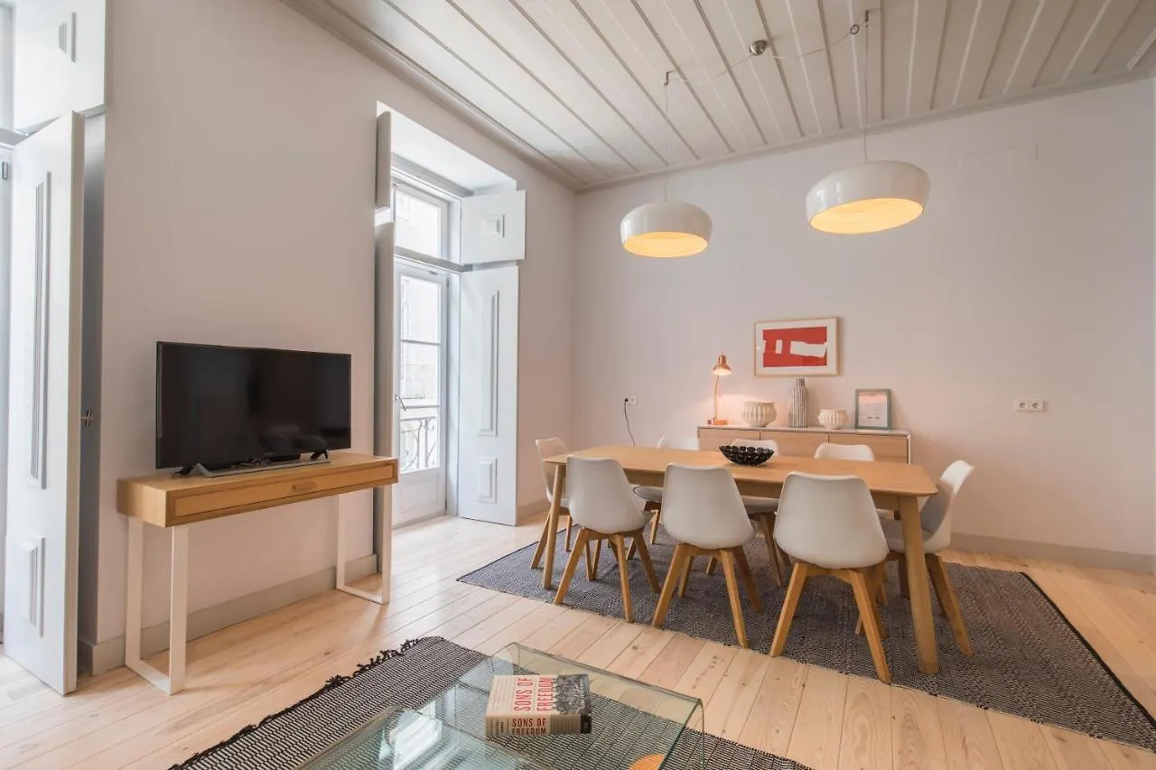 Lovelystay - Charming 3 Bedroom Wonder Downtown Lisbon