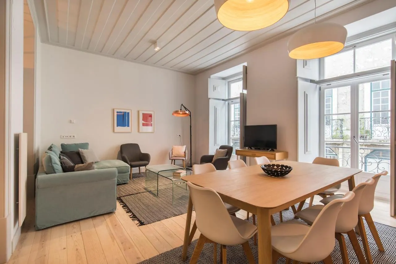 Lovelystay - Charming 3 Bedroom Wonder Downtown Lisbon