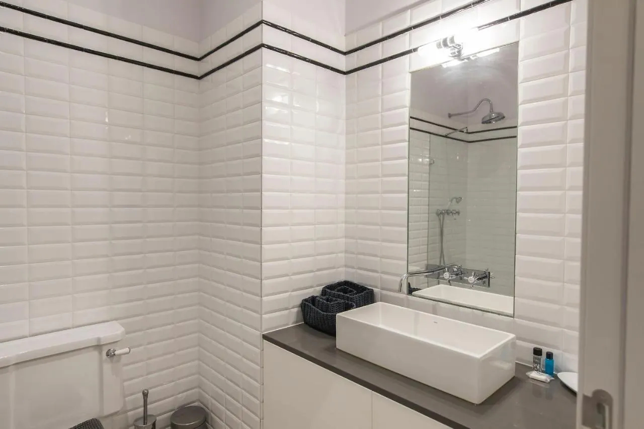 Апартаменты Lovelystay - Charming 3 Bedroom Wonder Downtown Лиссабон