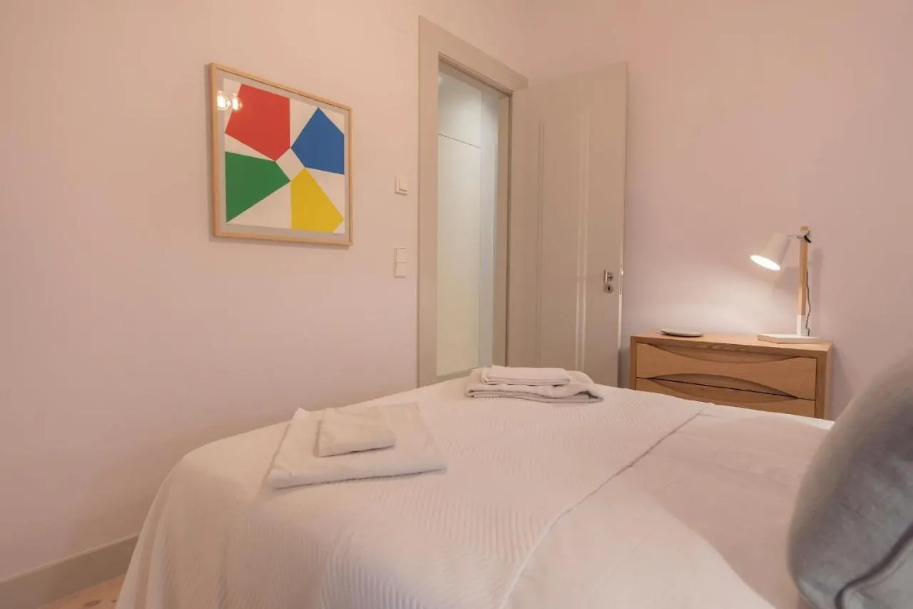 Lovelystay - Charming 3 Bedroom Wonder Downtown Лиссабон Португалия